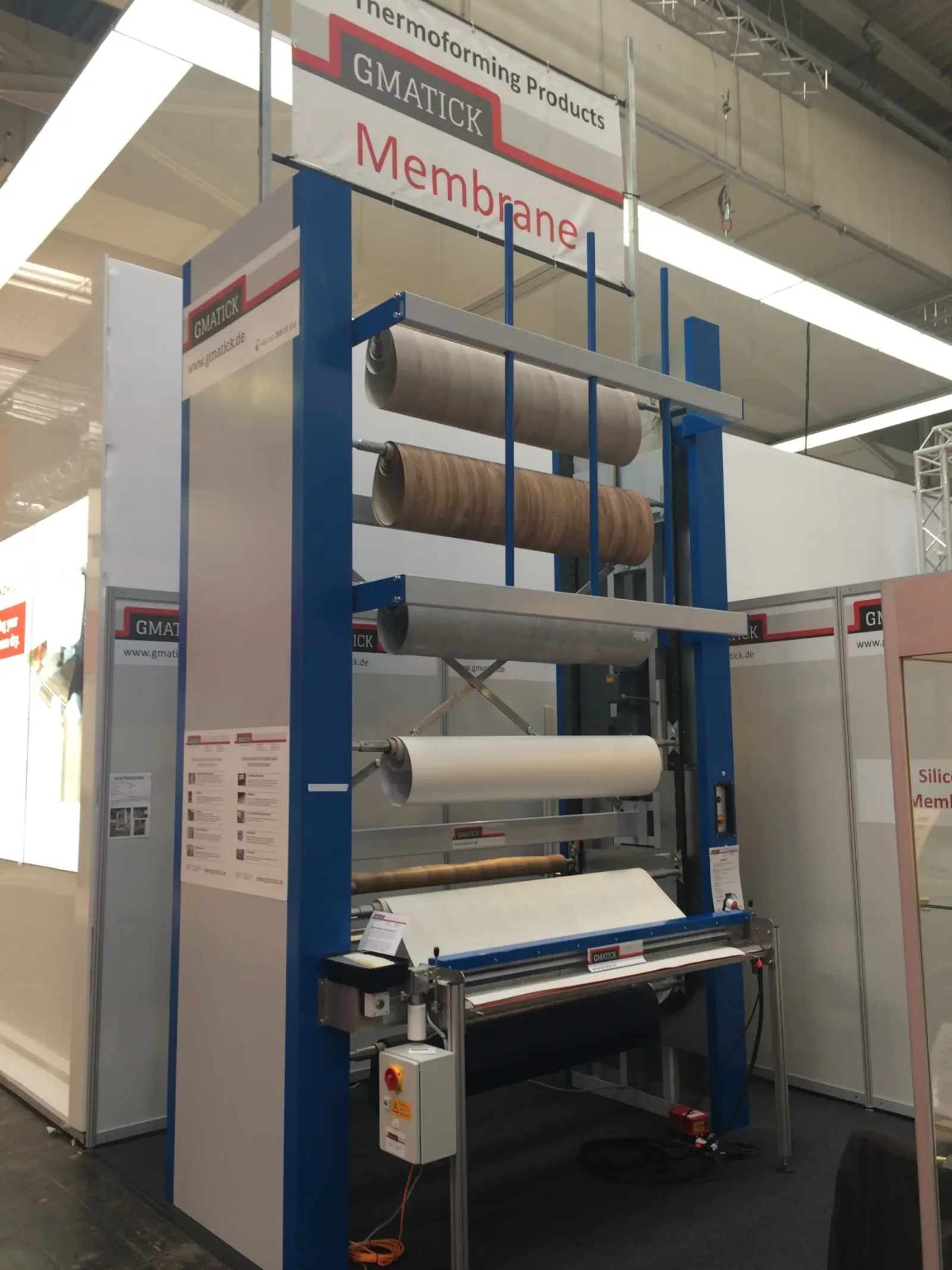 Upright foil storage paternoster system in a production hall